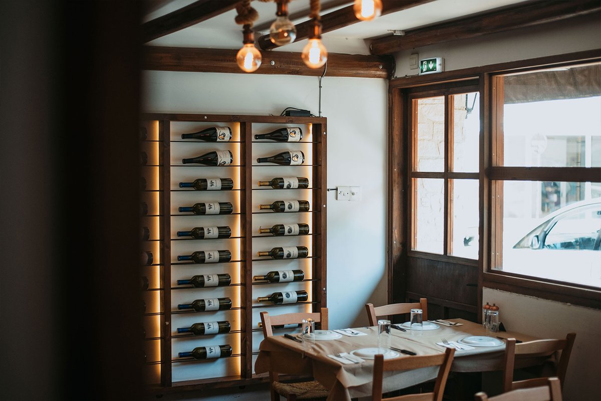 Meze Taverna Restaurant - Image 10