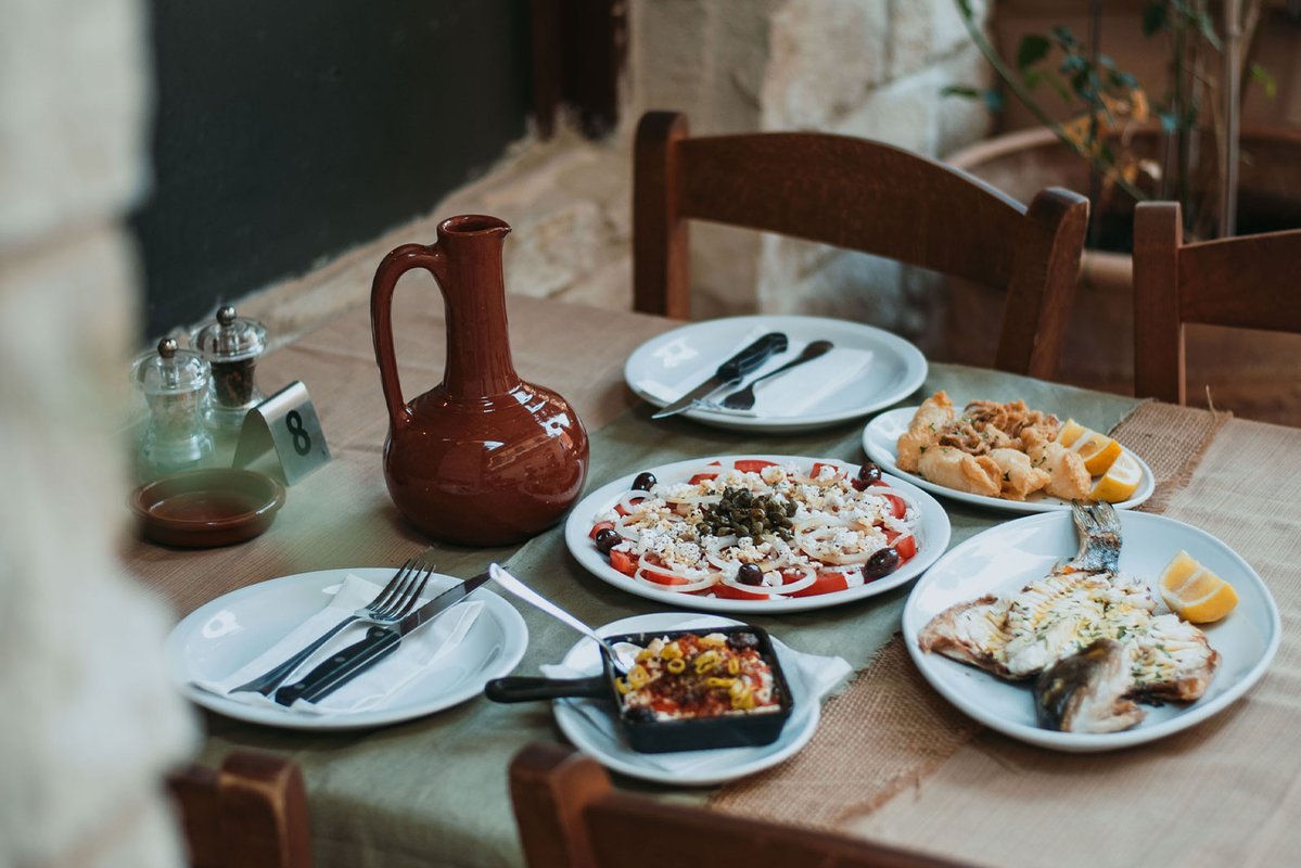 Meze Taverna Restaurant - Image 9