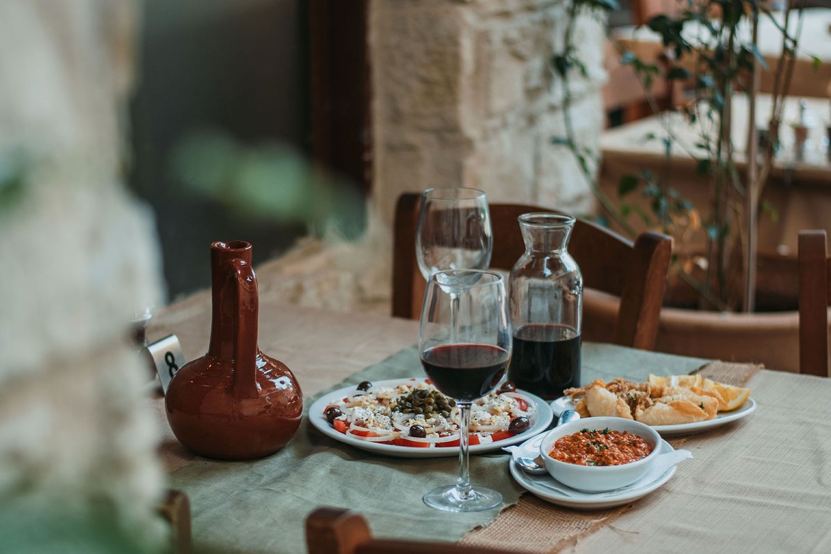 Meze Taverna Restaurant - Image 6