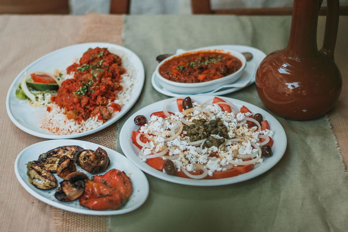 Meze Taverna Restaurant - Image 4