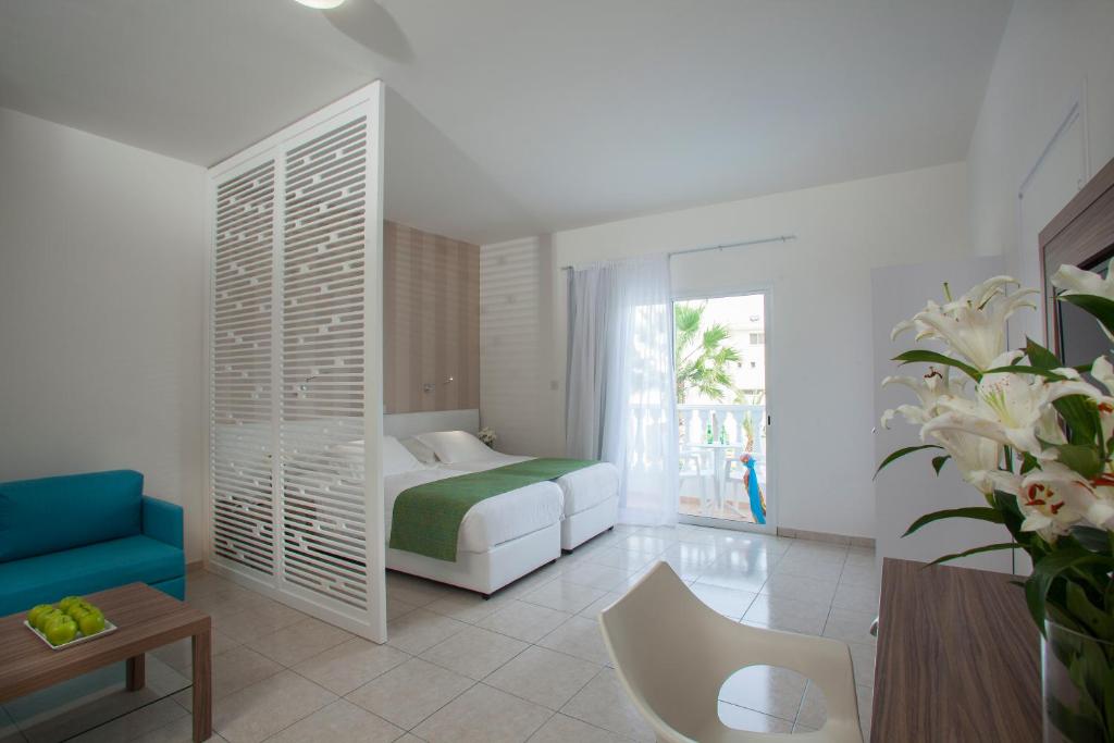 Princessa Vera Hotel Apartments (Paphos) - Image 2