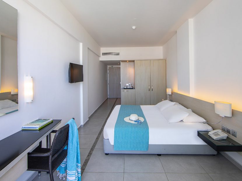 Mayfair Hotel & Gardens - Image 2