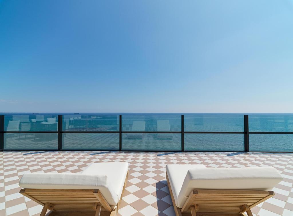 LIV Mackenzie Beach Suites - Image 2