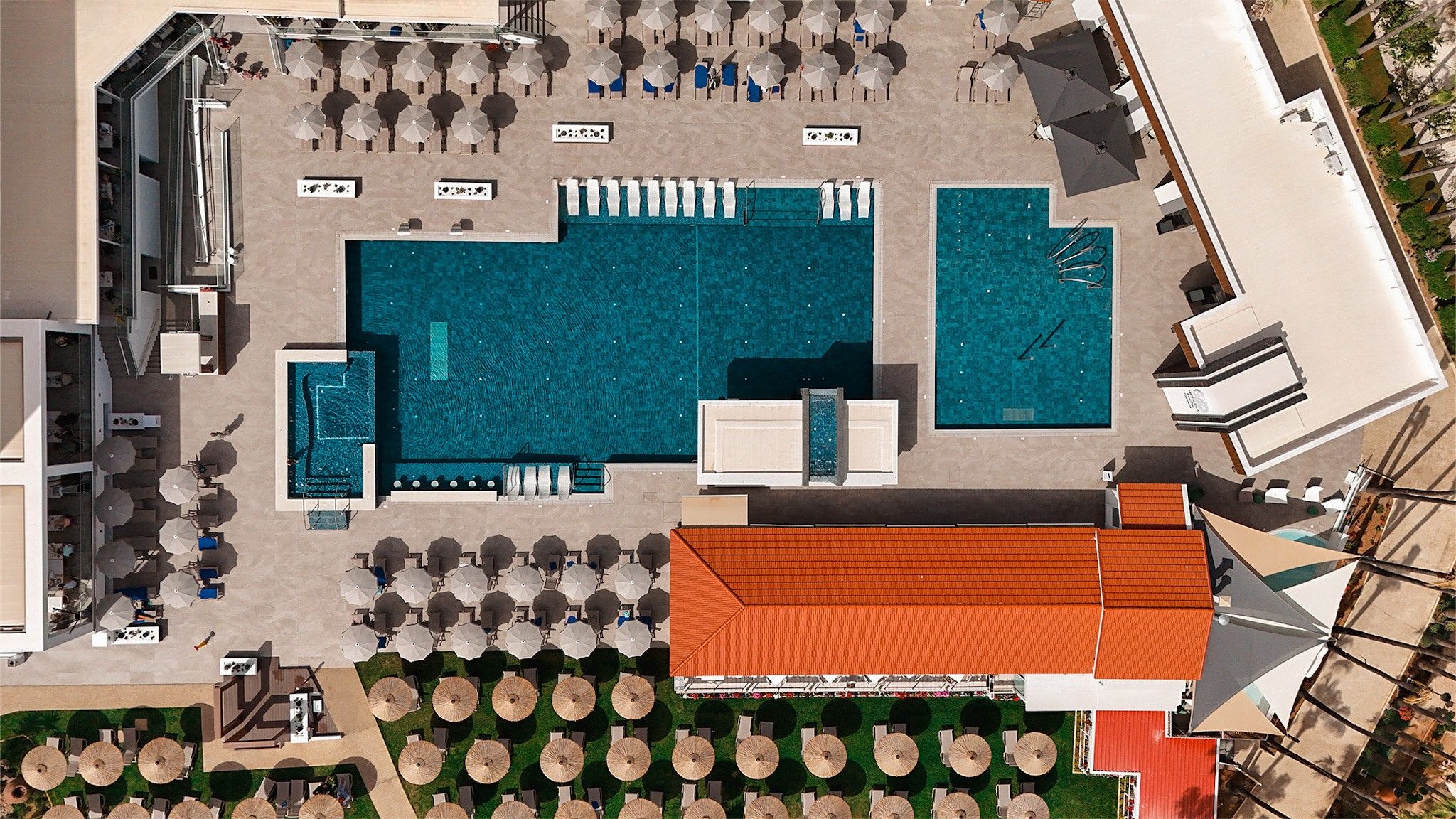 Cavo Maris Beach Hotel - Image 2