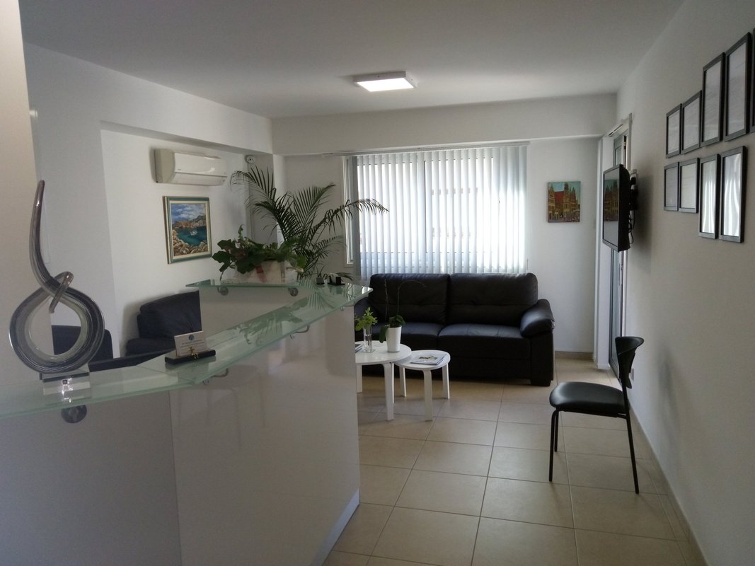 Implant and Oral Surgery Center Demetrios Hadjicosti