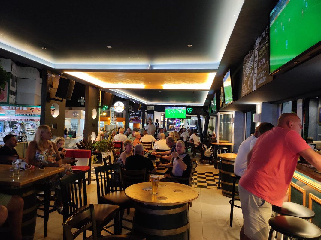 Flora All-Day Dining And Sports Bar - Image 1