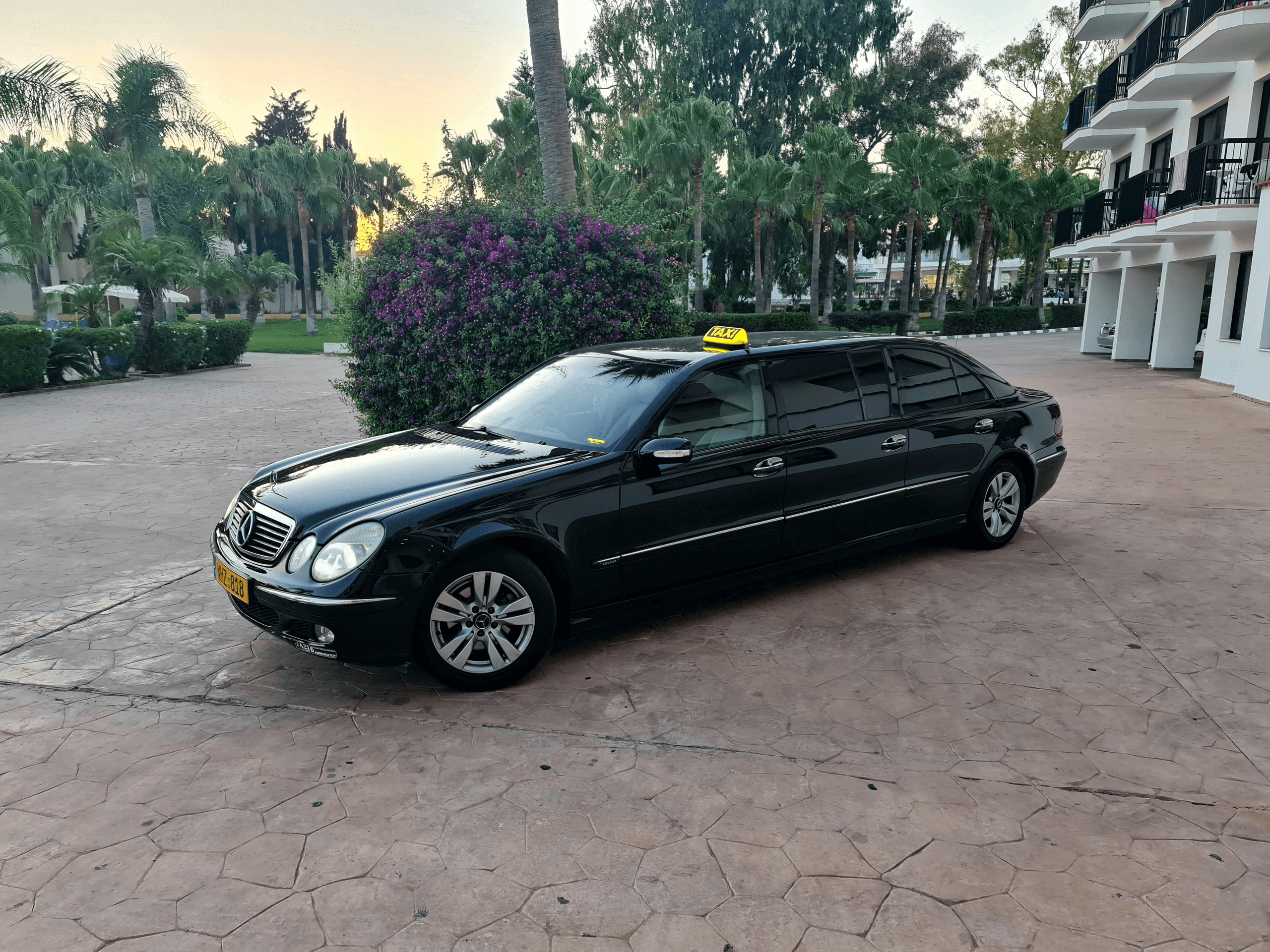 ROZZEN LUXURY TAXI SERVICE