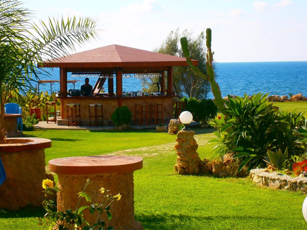 Sea Caves Restaurant - Image 2